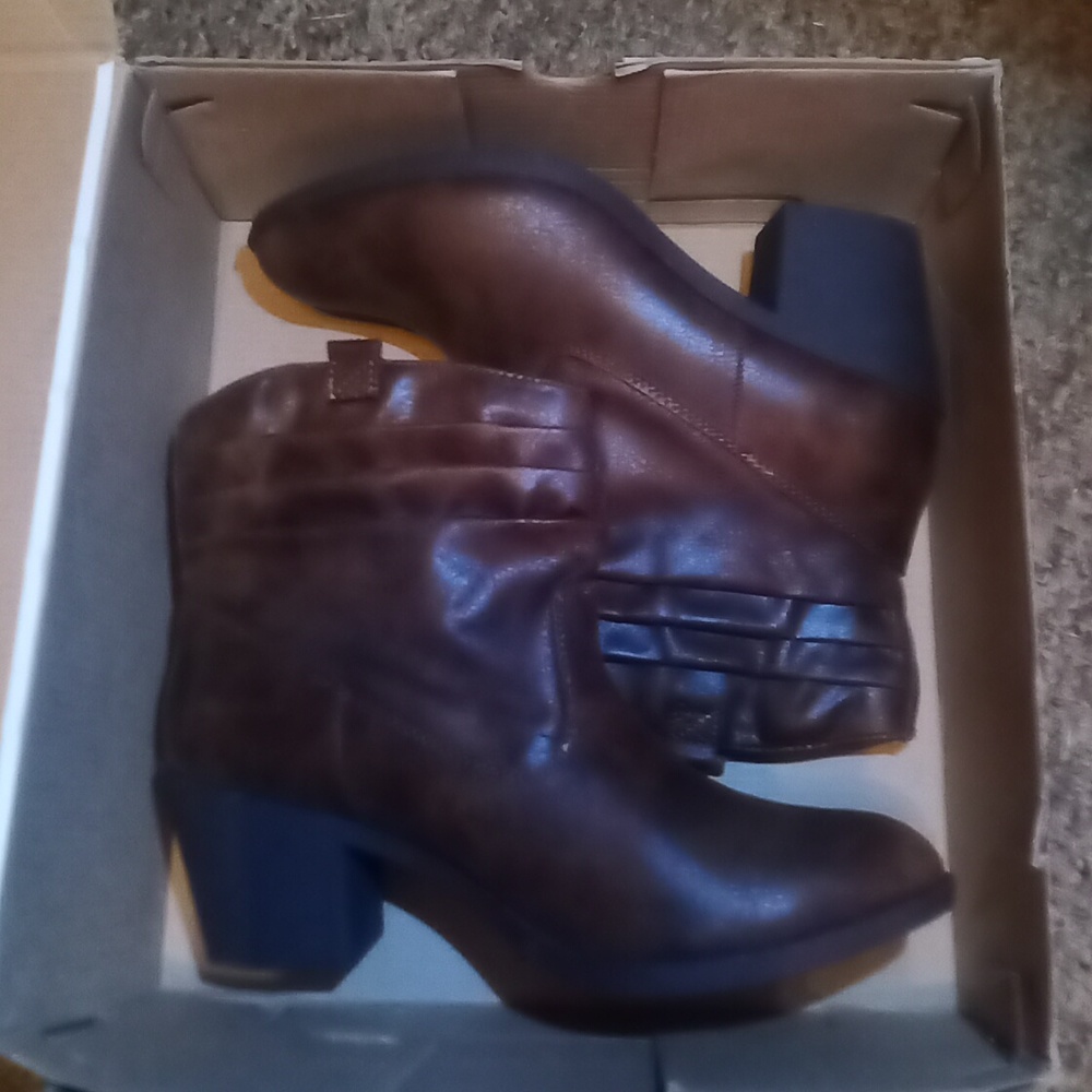 Heel boots